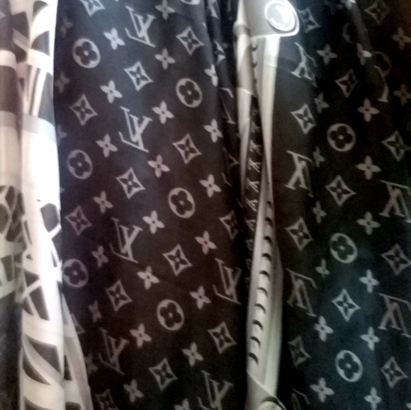 Scarf - Picture 9 of 10